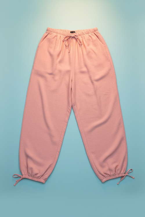 Pantalón Rosa - Fondo Azul Cielo