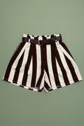 Shorts Rayas Marrón y Blanco con Cinturón - Fondo Verde Salvia